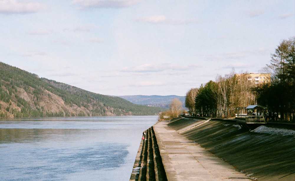 Wały przeciwpowodziowe